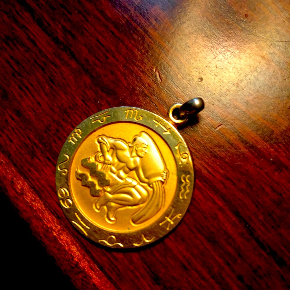 Aquarius ♒️ Medallion